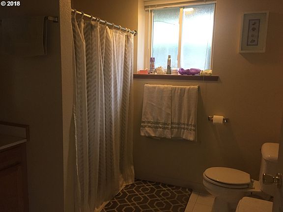 3rd image of 3108 NE 42nd St