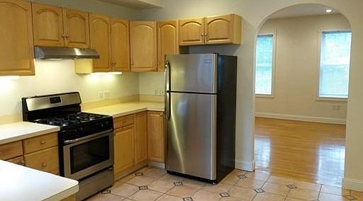 2nd image of 13 Stillman St #4