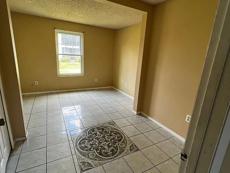 827 Sky Lake Cir #A — Photo 6