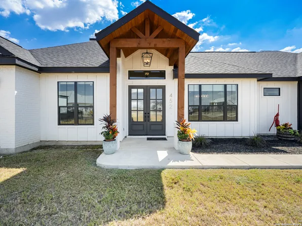 452 Farmstead, Seguin, TX 78155