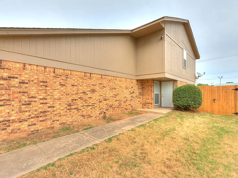 504 N Davis Ave — Photo 28