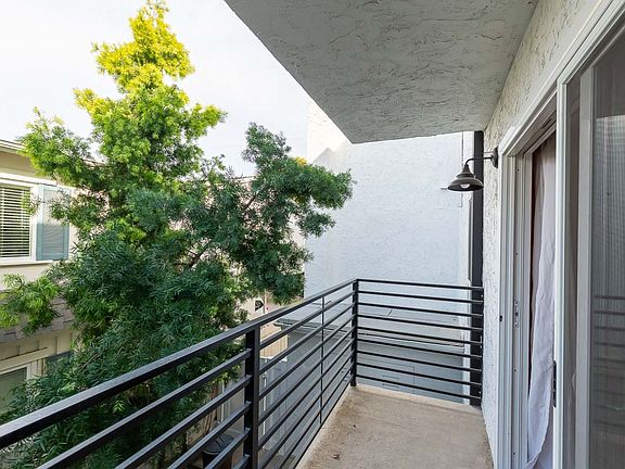 5th image of 4011 Lamont St Unit 2E