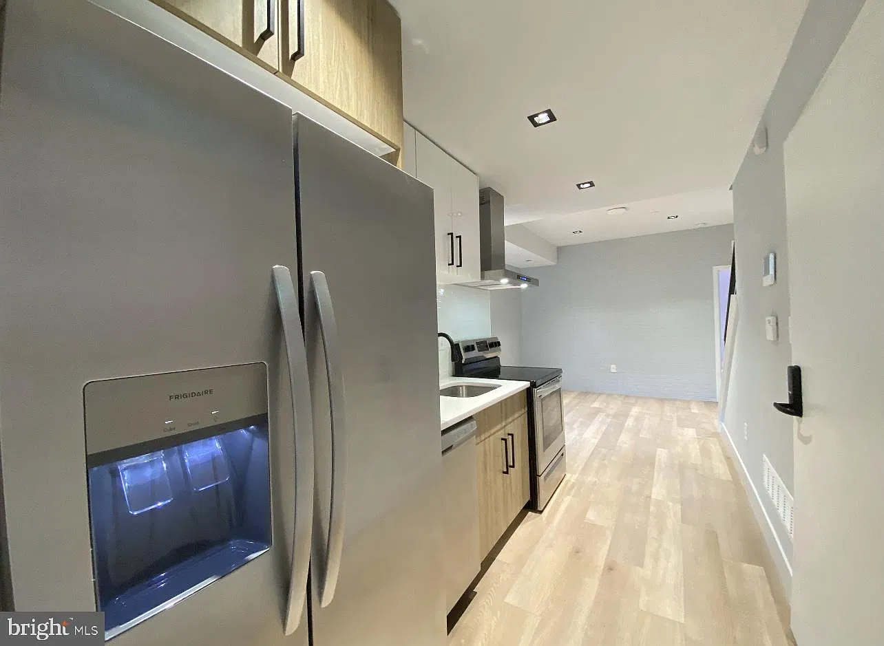 4 bed, 4.0 bath, 1238 sqft, $3,500 — Photo 3