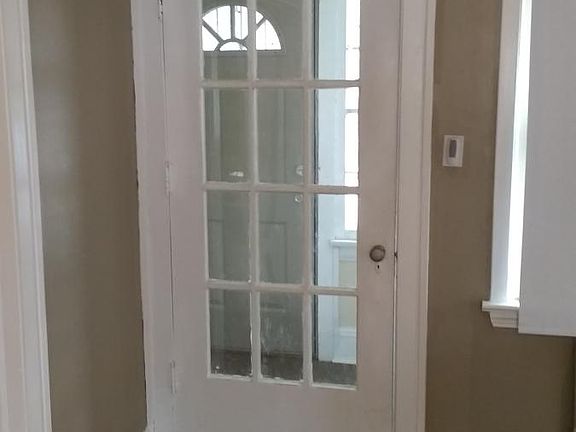 Double front entry door keeps utility costs low!