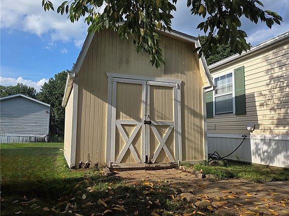 2nd image of 615 Sandpiper Dr SE