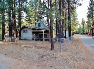 1040 Robinhood Blvd, Big Bear City, CA 92314