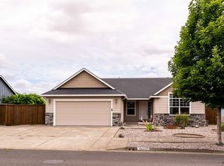 951 S 9th St, Harrisburg, OR 97446