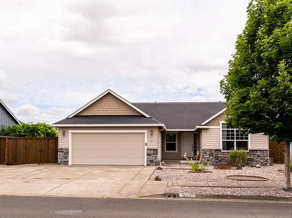 951 S 9th St, Harrisburg, OR 97446