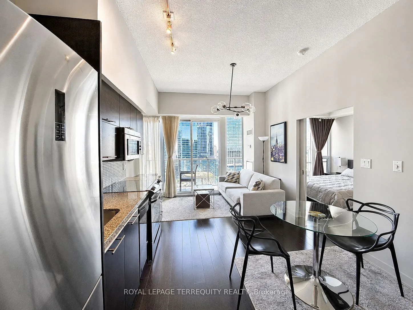 Boutique 2 Condominiums — Photo 3