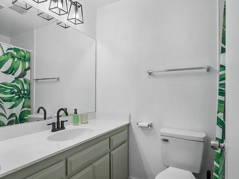 833 Wensley Ave — Photo 16