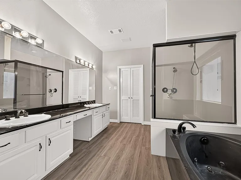 14303 Reissen Ln — Photo 38