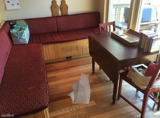 2113 W Addison St, Chicago, IL 60618