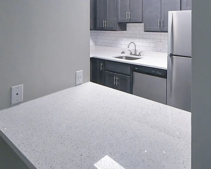 Tivoli Apartments — Photo 7