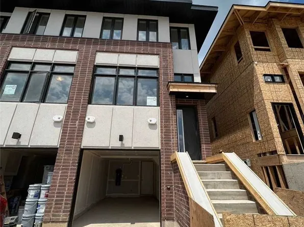 527 Shaver Rd #6, Hamilton, ON L9G 3K9