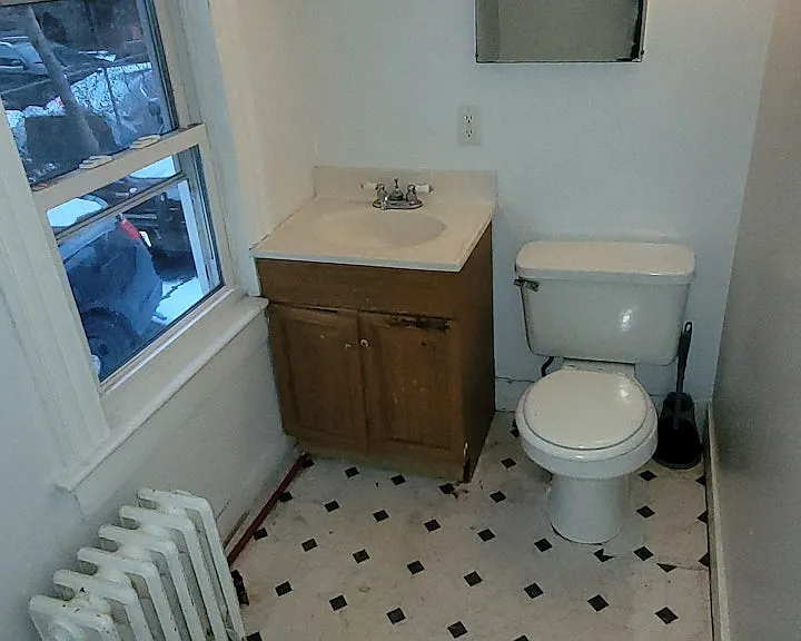 Downstairs 1/2 Bathroom