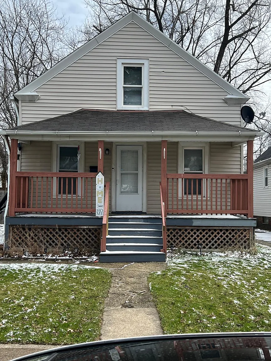 1305 E 188th St photo 1
