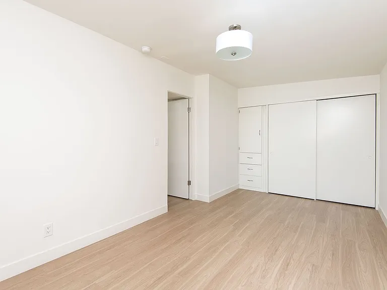200-206 Maple — Photo 16