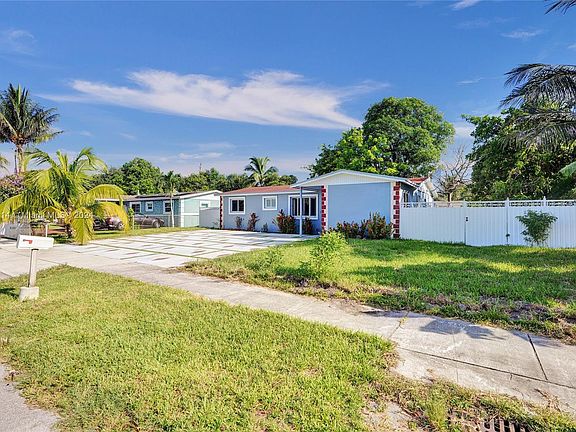 4th image of 621 NW 179th St