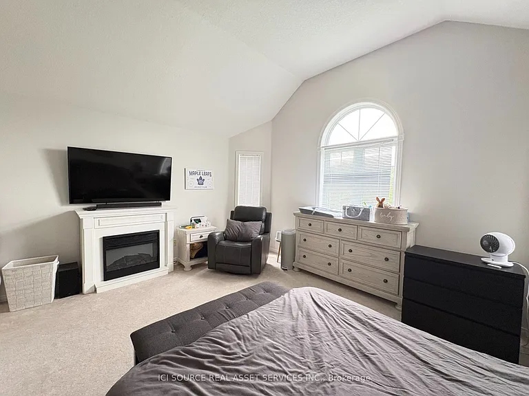 2 Woodcrest Ct — Photo 16