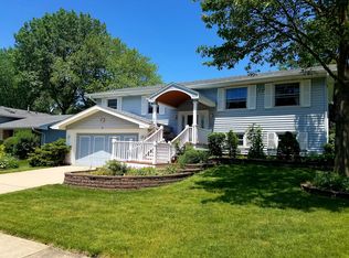 1260 Rosedale Ln, Hoffman Estates, IL 60169