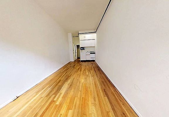 3rd image of 347 E 76th St APT 1D
