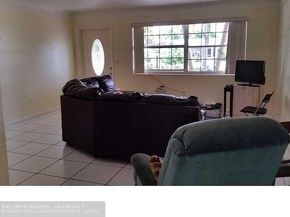 2nd image of 3000 NE 1st Ave