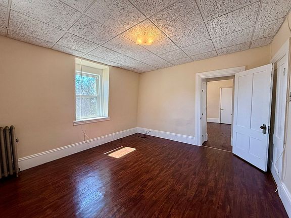 3rd image of 574 Hall St APT 3F