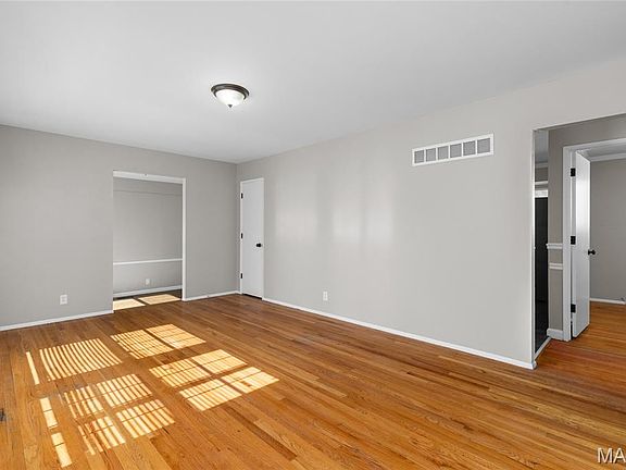 2nd image of 725 Pelican Ln