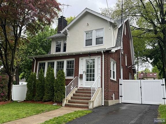 2nd image of 315 Moore Ave