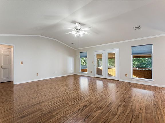 3rd image of 8 Central Heights Way