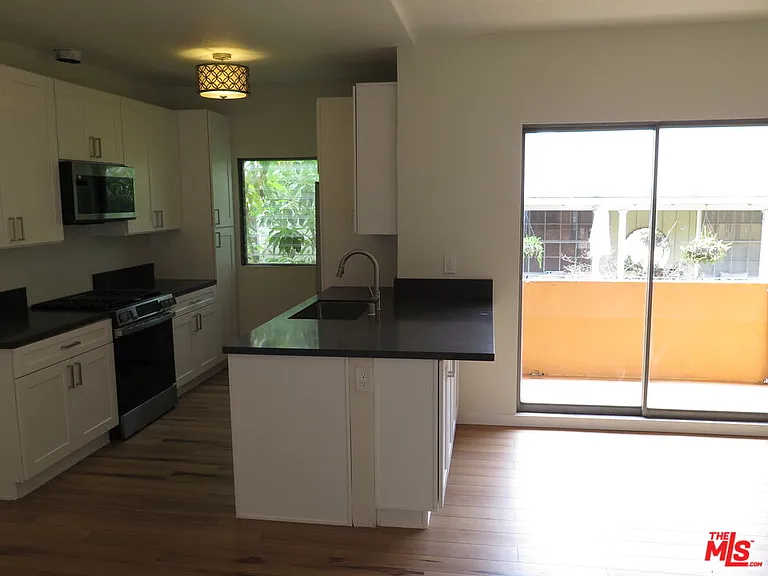 1022 N Croft Ave #5 — Photo 15