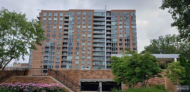 1st image of 615 Hudson Park #615