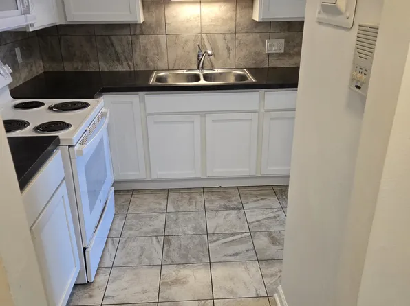 804 Legrand Dr APT 303, Lansing, MI 48910