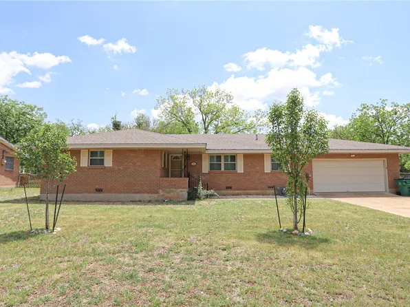 1106 W 4th St, Mc Gregor, TX 76657