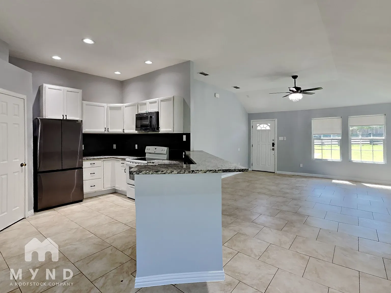 3 bed, 2.0 bath, 1377 sqft, $2,045 — Photo 2