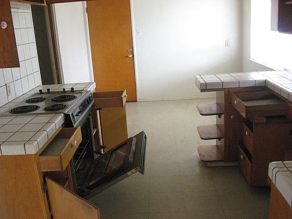 2nd image of 3405 N Palm Ave
