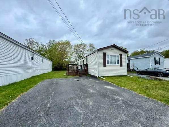 491 Glenrise Dr, Beaver Bank, NS B4E 2M3