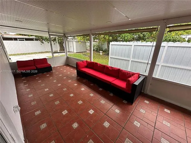 3 bed, 2.0 bath, 1560 sqft, $3,500 — Photo 3