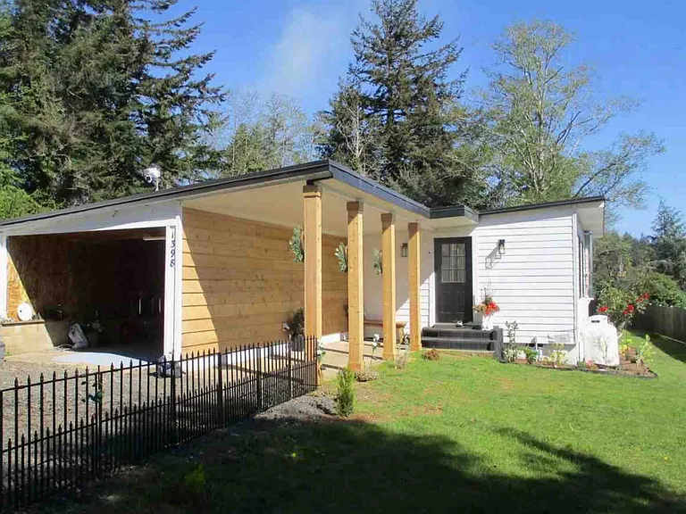 1398 Oregon Ave — Photo 1