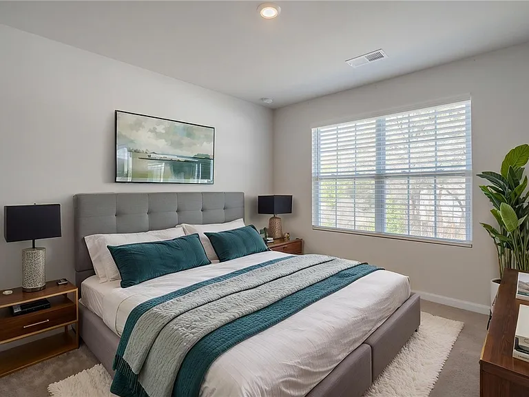 14 Loebner Ln — Photo 35