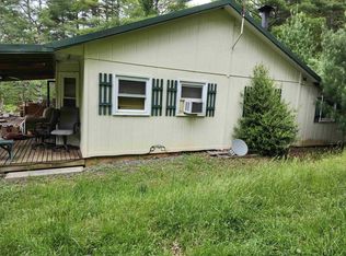 416 Mountain Laurel Dr, Hillsville, VA 24325
