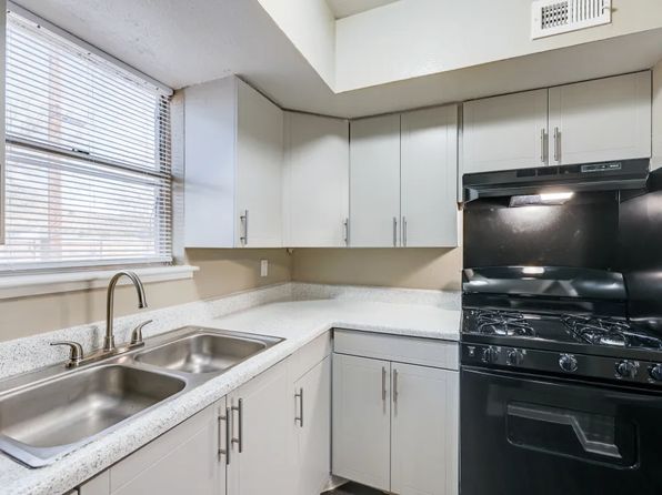 2901 Live Oak Dr APT 209