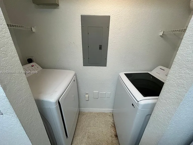 1002 Belmont Ln #1002 — Photo 7