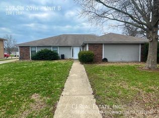 107 SW 20th St #B, Oak Grove, MO 64075