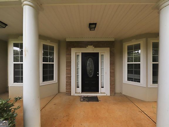3rd image of 3011 Sarah Ln