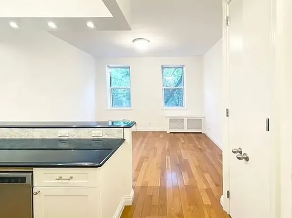 423 E 83rd St APT 3G, New York, NY 10028
