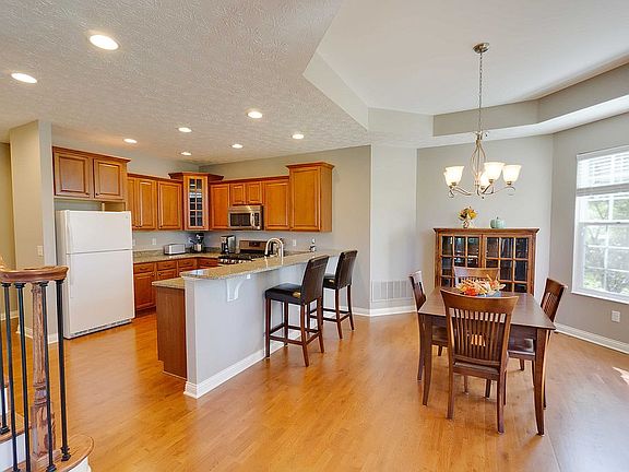 5th image of 741 Mackenzie Ct