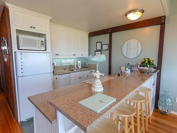 4th image of 313 Salishan Dr Unit 3