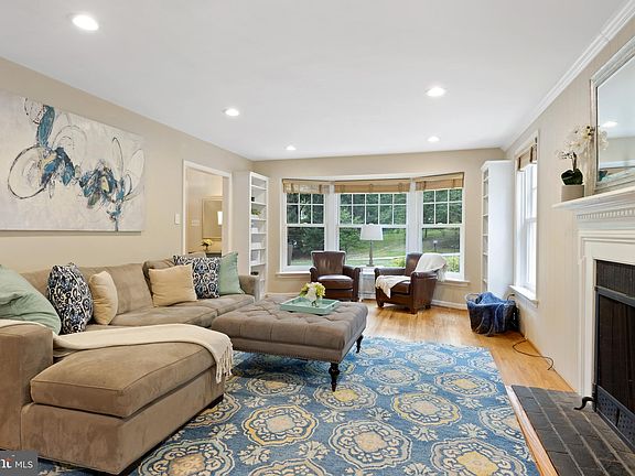 4th image of 694 Timber Ln