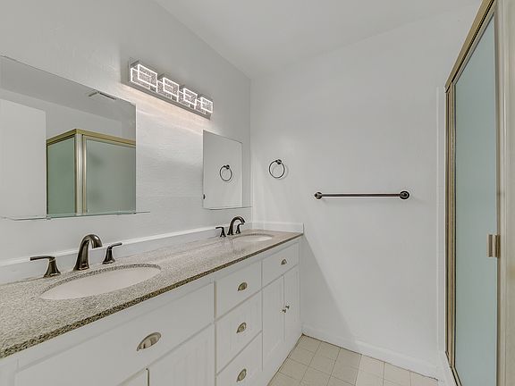 4th image of 1126 Fairview Ave Unit 104